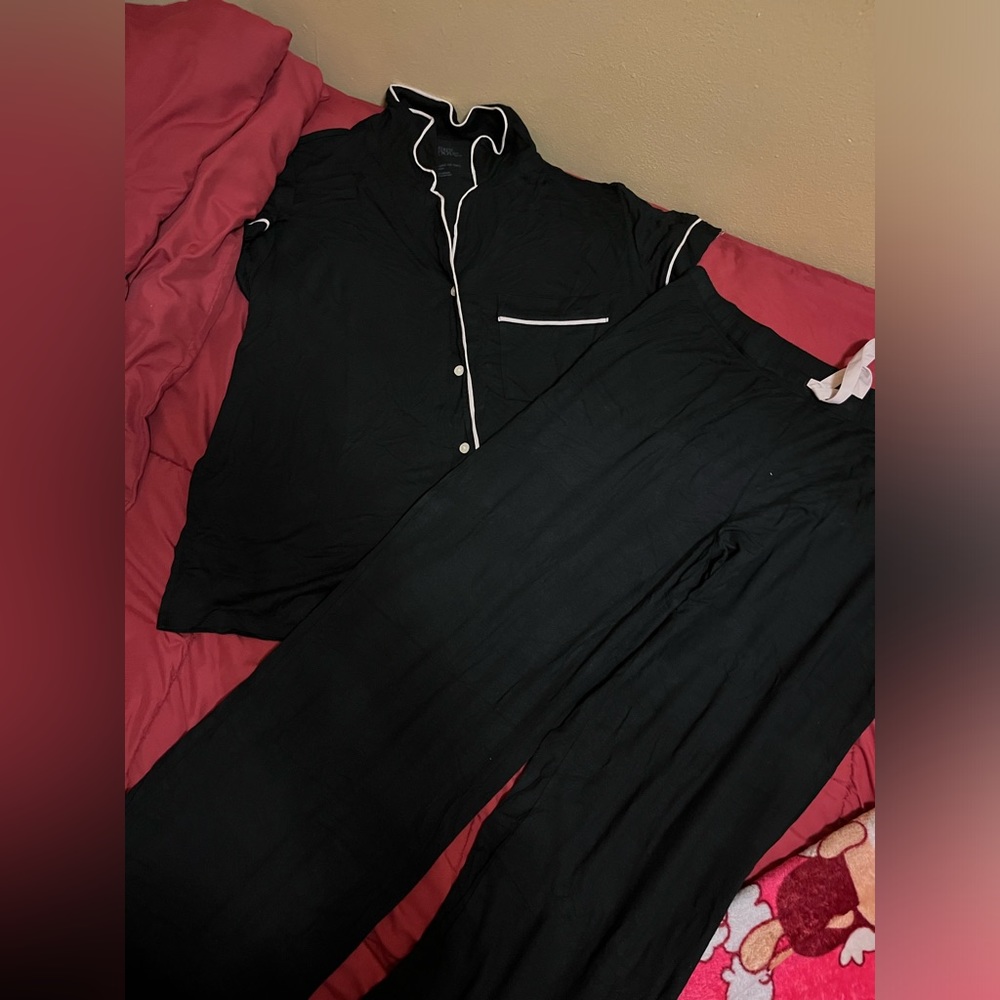 Black pjs set from stars above size large in women